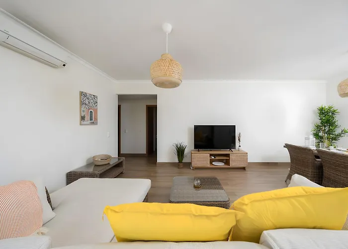 아파트 Light And Comfort Two Bedroom *